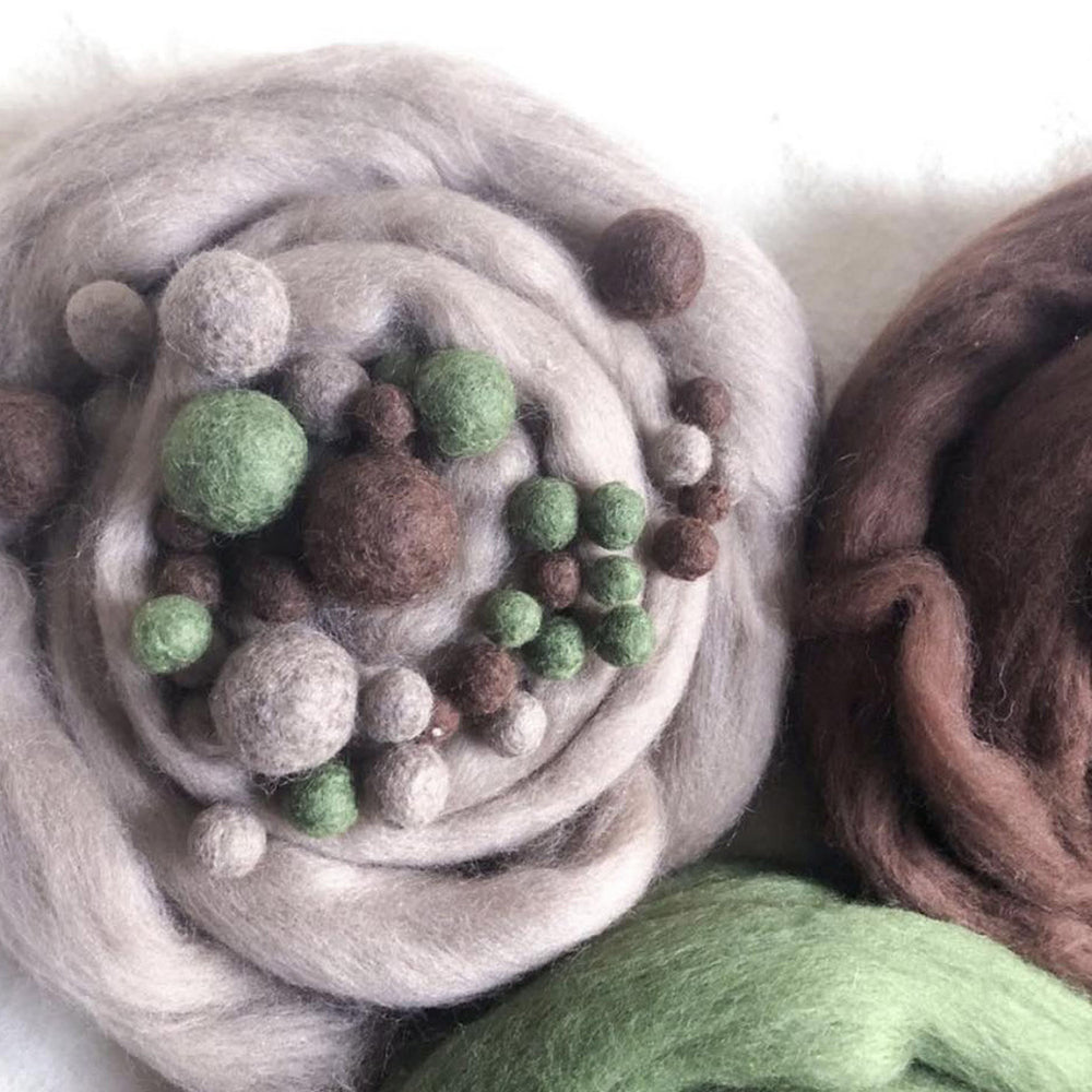 Felting: woolen beads jewelry